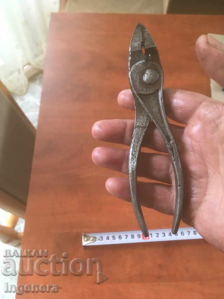 PLIERS TOOL ASSISTANT with price 6.00 BGN | € 3.07