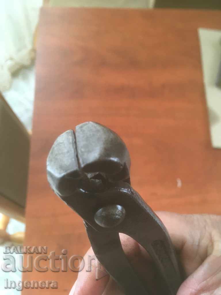 PLIERS MASTER REINFORCEMENT BRANDS OF THE SPECIALIST'S TOOL with price 24.00 BGN | € 12.27 PLIERS MASTER REINFORCEMENT BRANDS OF THE SPECIALIST'S TOOL with price 24.00 BGN | € 12.27