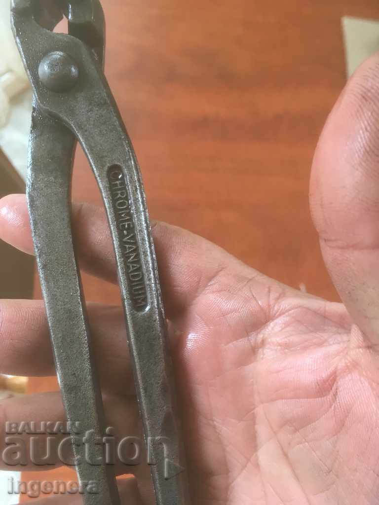 PLIERS MASTER REINFORCEMENT BRANDS OF THE SPECIALIST'S TOOL - 5 PLIERS MASTER REINFORCEMENT BRANDS OF THE SPECIALIST'S TOOL - 5