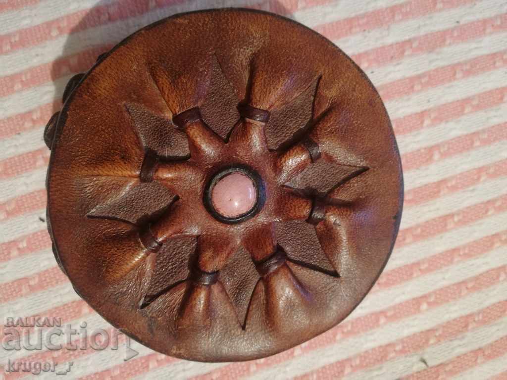 Παλιά δερμάτινη κοσμηματοθήκη. με τιμή 35.00 BGN | € 17.90 Παλιά δερμάτινη κοσμηματοθήκη. με τιμή 35.00 BGN | € 17.90