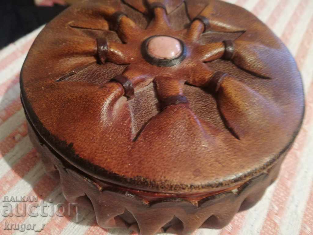 Παλιά δερμάτινη κοσμηματοθήκη. - 7 Παλιά δερμάτινη κοσμηματοθήκη. - 7