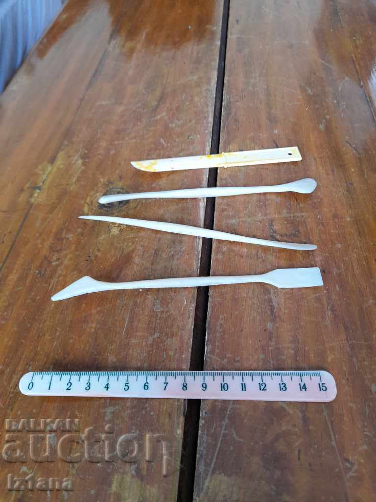 Παλιά παιδικά εργαλεία για εργασία με πλαστελίνη με τιμή 15.00 BGN | € 7.67 Παλιά παιδικά εργαλεία για εργασία με πλαστελίνη με τιμή 15.00 BGN | € 7.67