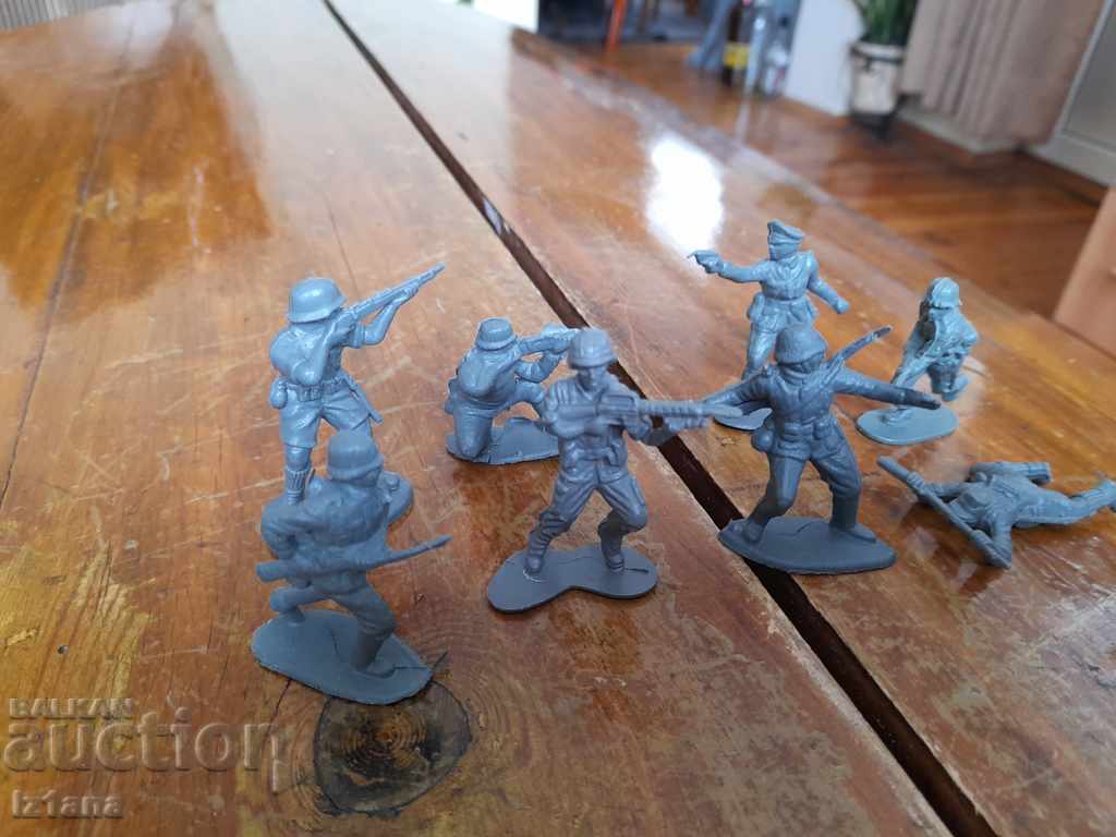 Old figurines Soldiers with price 16.00 BGN | € 8.18