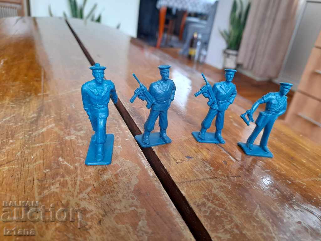 Παλιά ειδώλια Στρατιώτες με τιμή 15.00 BGN | € 7.67