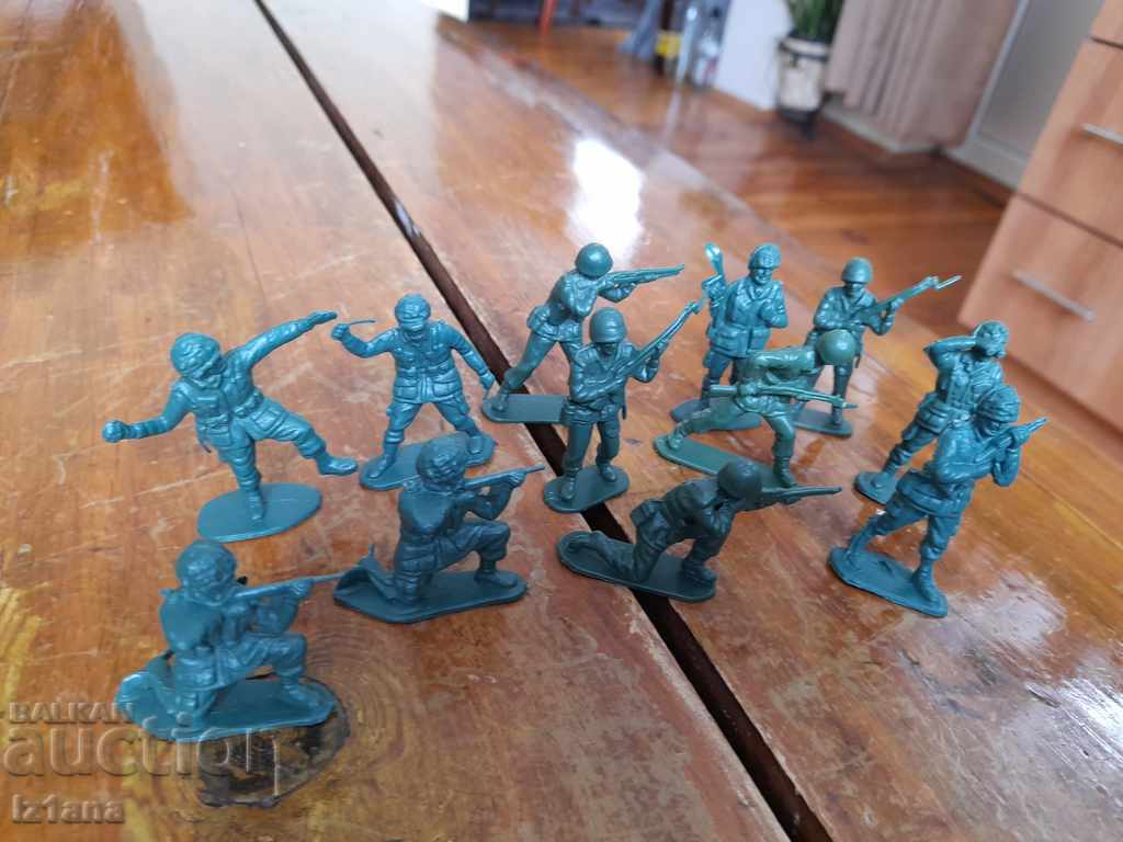 Old figurines Soldiers with price 25.00 BGN | € 12.78