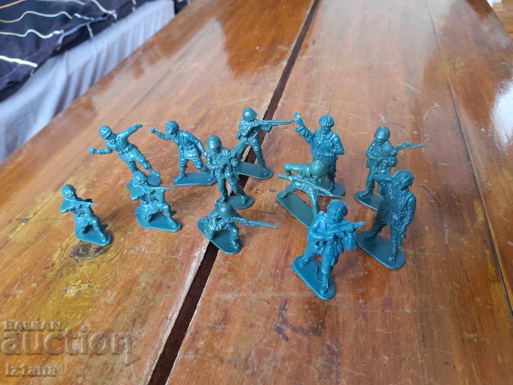 Auction  Old figurines Soldiers