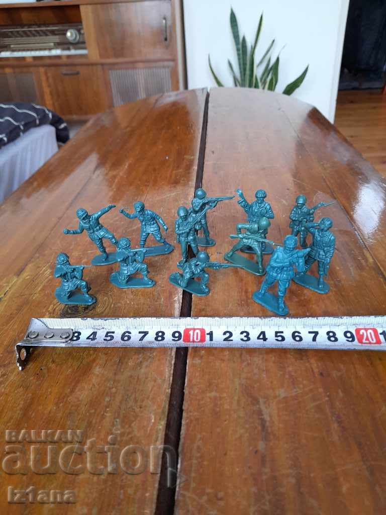 Delivery of Old figurines Soldiers