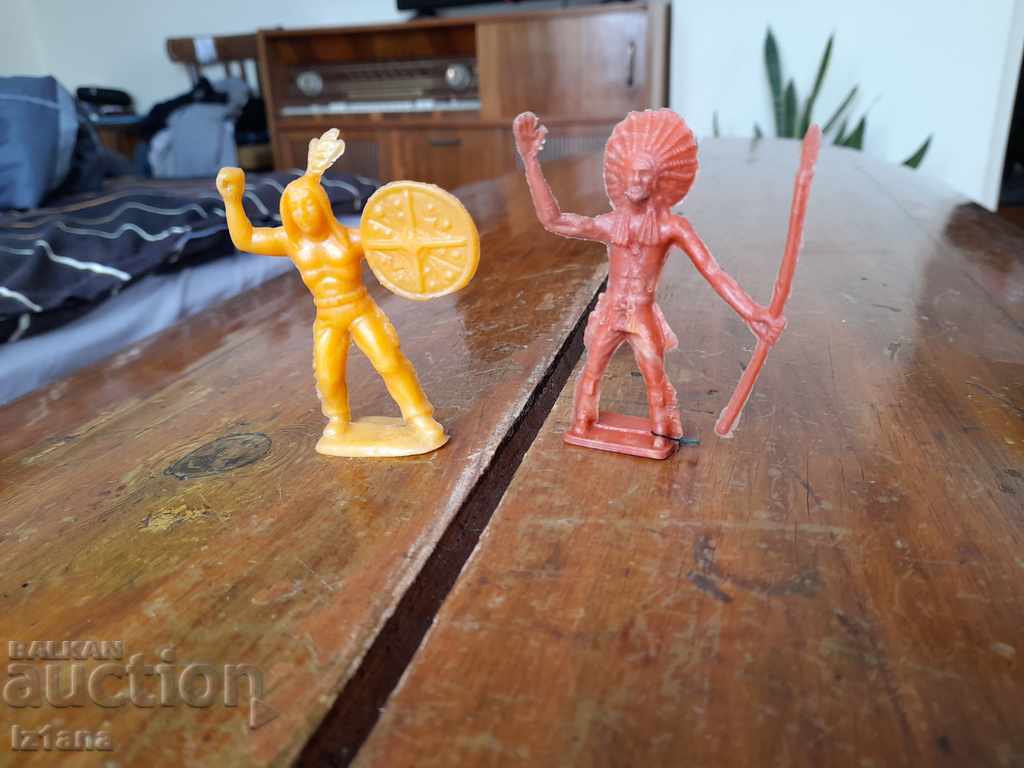 Стари фигурки Индианци с цена 7.00 лв. | € 3.58