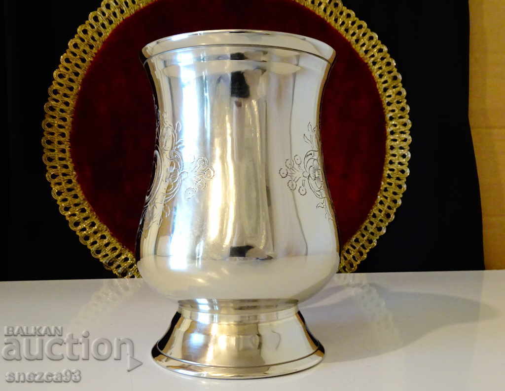 English bronze goblet, mug, cup, baroque with price 76.00 BGN | € 38.86 English bronze goblet, mug, cup, baroque with price 76.00 BGN | € 38.86