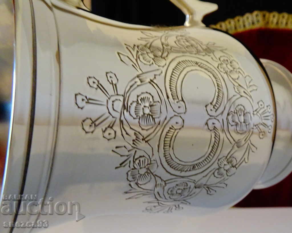 Delivery of English bronze goblet, mug, cup, baroque Delivery of English bronze goblet, mug, cup, baroque