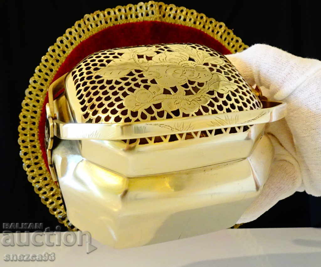 Antique bronze lamp, incense, censer, openwork, flowers. with price 79.00 BGN | € 40.39 Antique bronze lamp, incense, censer, openwork, flowers. with price 79.00 BGN | € 40.39