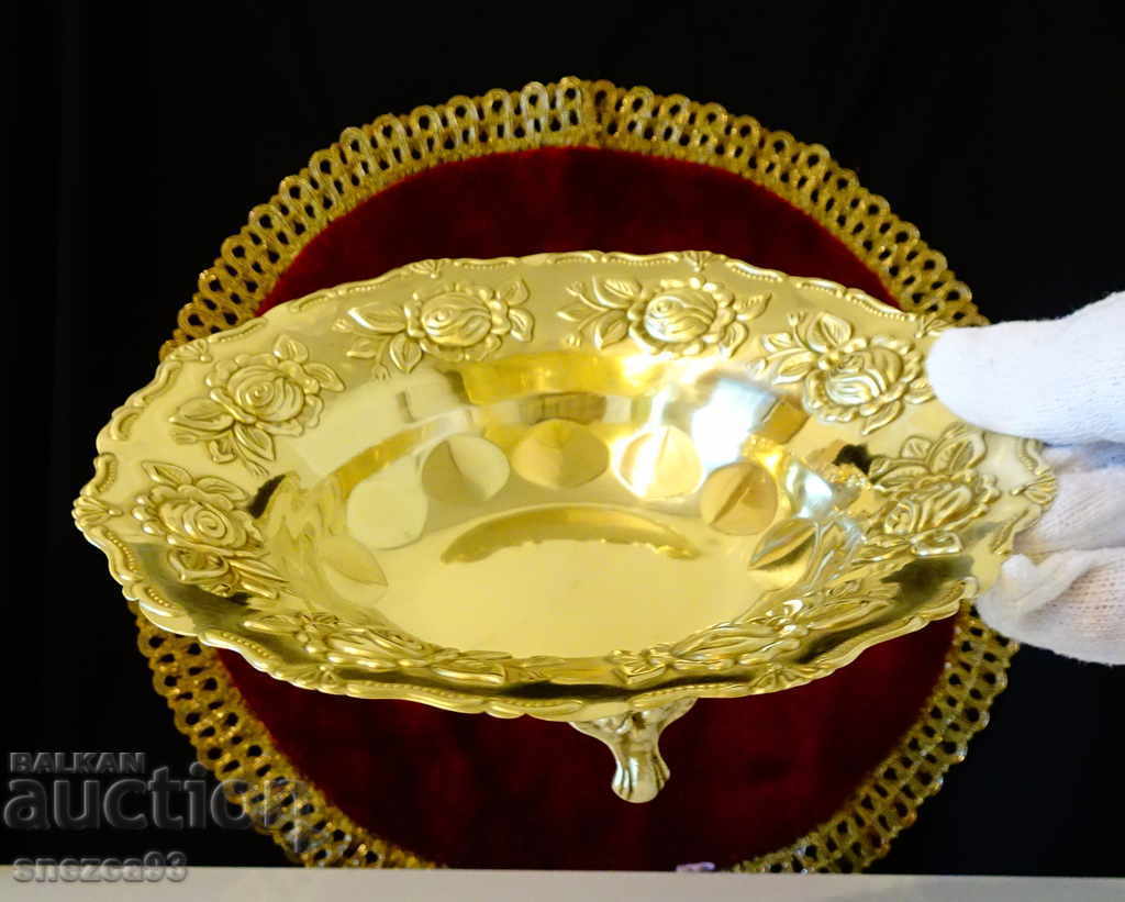 Old English fruit bowl, roses, relief. with price 39.00 BGN | € 19.94 Old English fruit bowl, roses, relief. with price 39.00 BGN | € 19.94