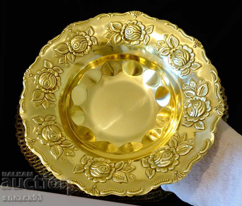 Old English fruit bowl, roses, relief. - 7 Old English fruit bowl, roses, relief. - 7