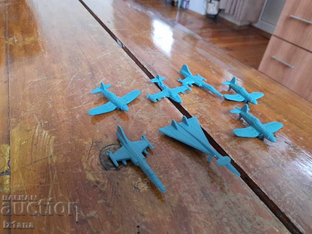 Auction Old figurines, toys, planes Auction Old figurines, toys, planes