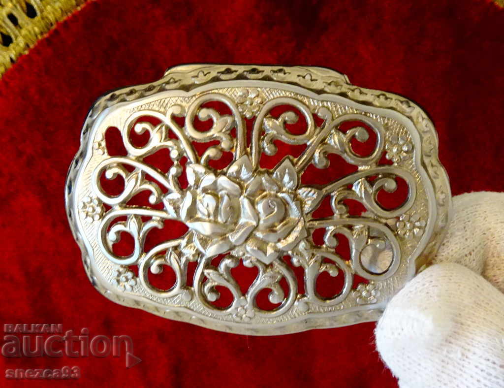 Επάργυρη απλικέ, τριαντάφυλλα, διάτρητη. με τιμή 5.00 BGN | € 2.56 Επάργυρη απλικέ, τριαντάφυλλα, διάτρητη. με τιμή 5.00 BGN | € 2.56