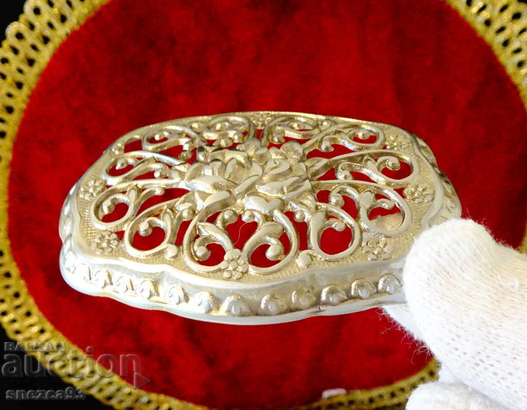 Δημοπρασία Επάργυρη απλικέ, τριαντάφυλλα, διάτρητη. Δημοπρασία Επάργυρη απλικέ, τριαντάφυλλα, διάτρητη.