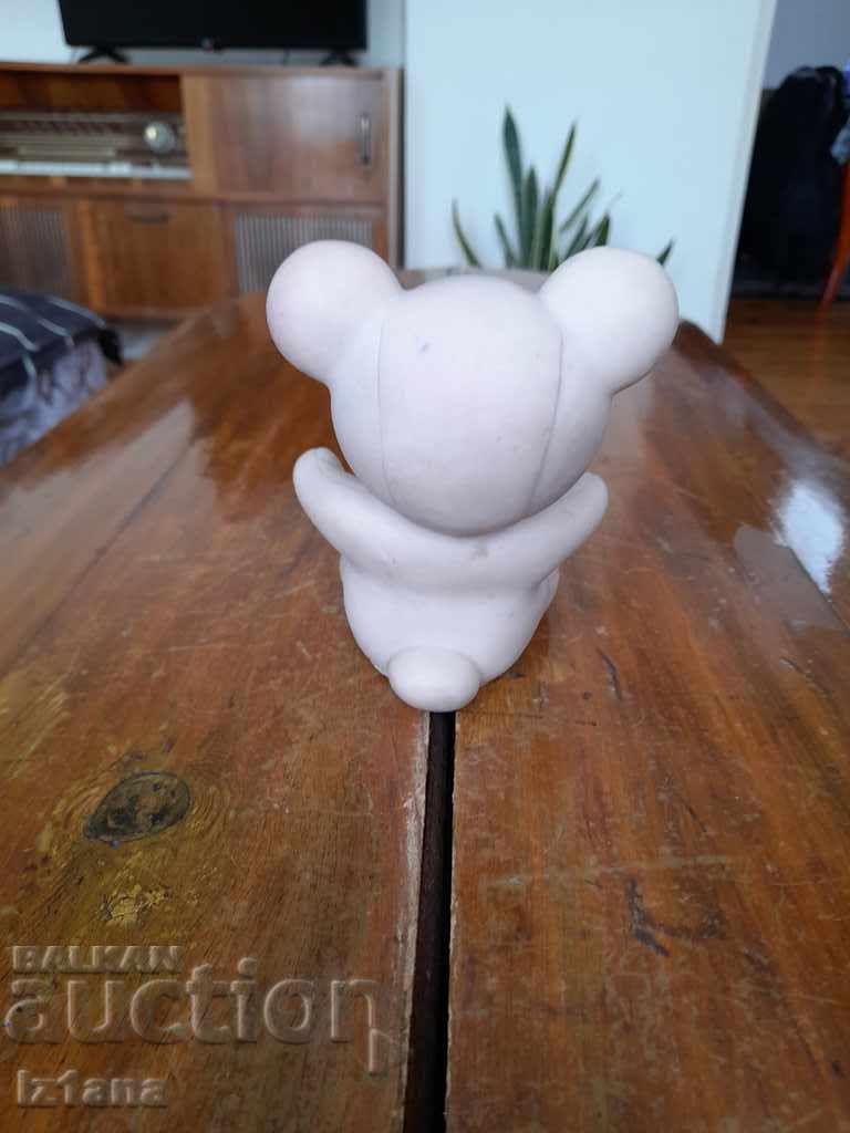 Licitație Ursul vechi de jucării