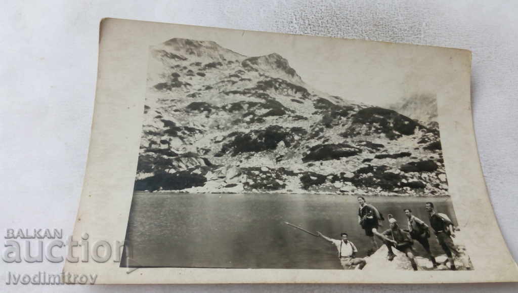 Photo Pirin Mountaineers κατά μήκος μιας από τις λίμνες