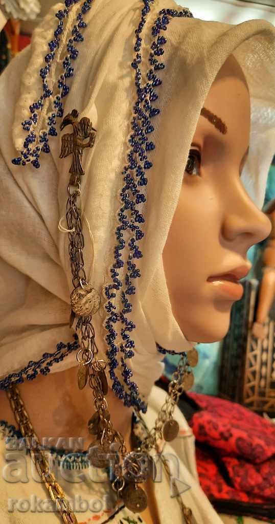 Παράδοση Παλιά εθνογραφικά ασημένια κοσμήματα για πηγούνι