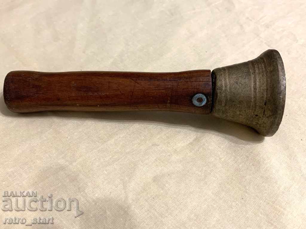 Παράδοση Κουδούνι με λαβή Παράδοση Κουδούνι με λαβή