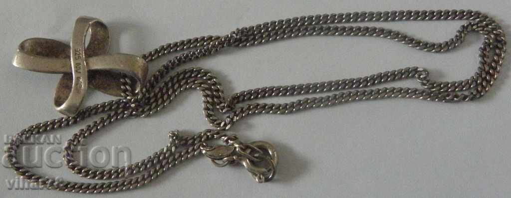 Delivery of SILVER CHAIN WITH CROSS Delivery of SILVER CHAIN WITH CROSS
