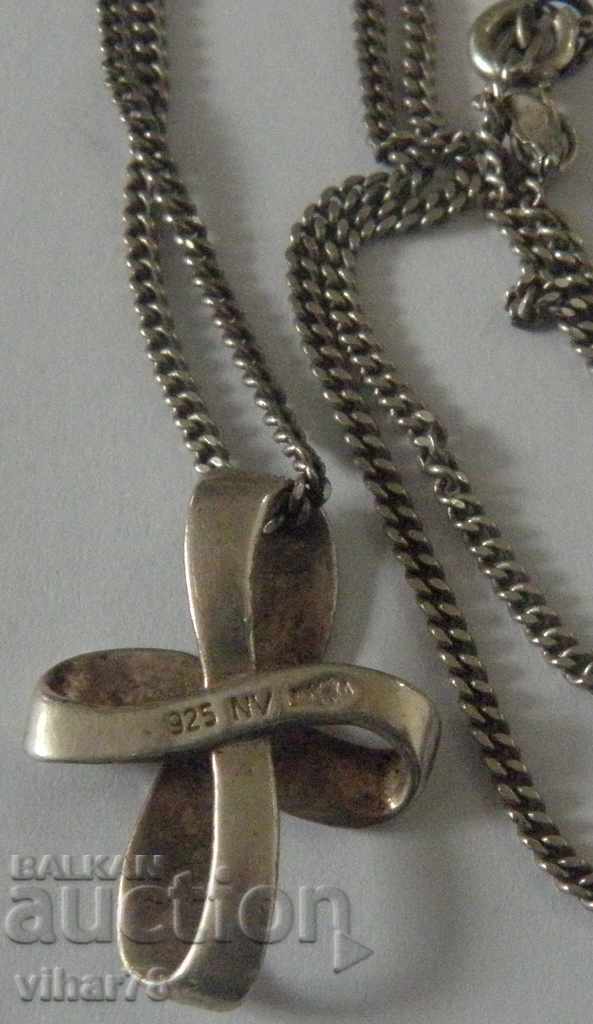 СРЕБЪРНО СИНДЖИРЧЕ С КРЪСТ