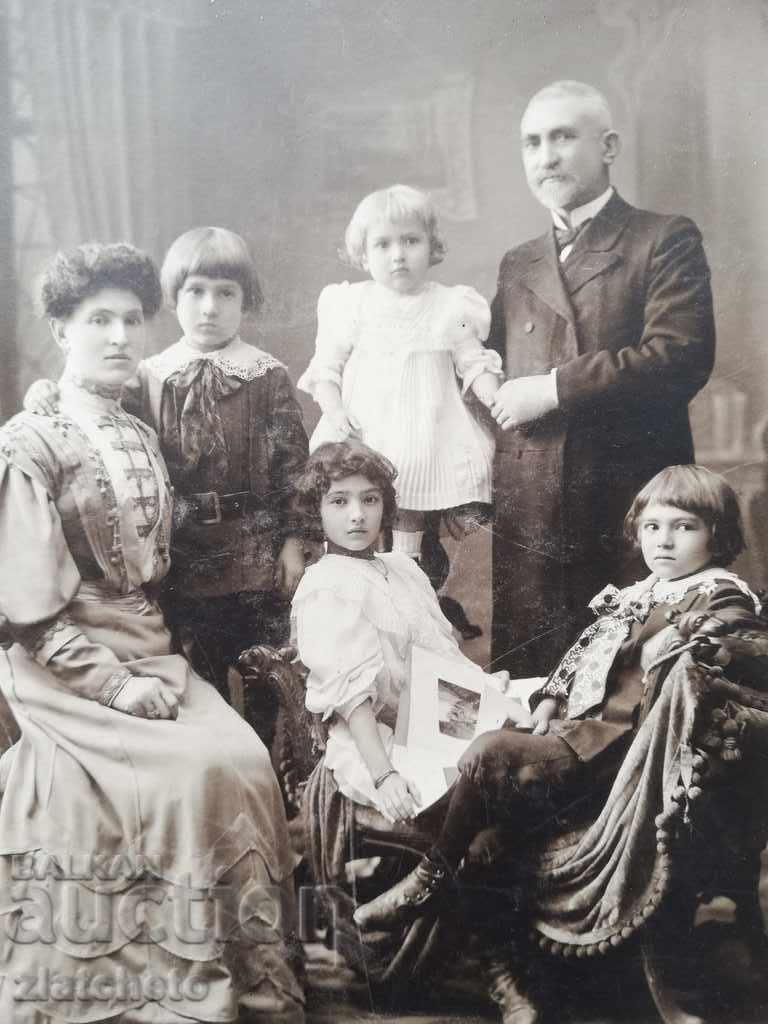 Delivery of Old cardboard photo - Cholakovi Delivery of Old cardboard photo - Cholakovi