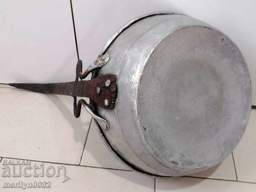 An old copper pan, a baker, a tray, a copper pot with price 111.00 BGN | € 56.75 An old copper pan, a baker, a tray, a copper pot with price 111.00 BGN | € 56.75