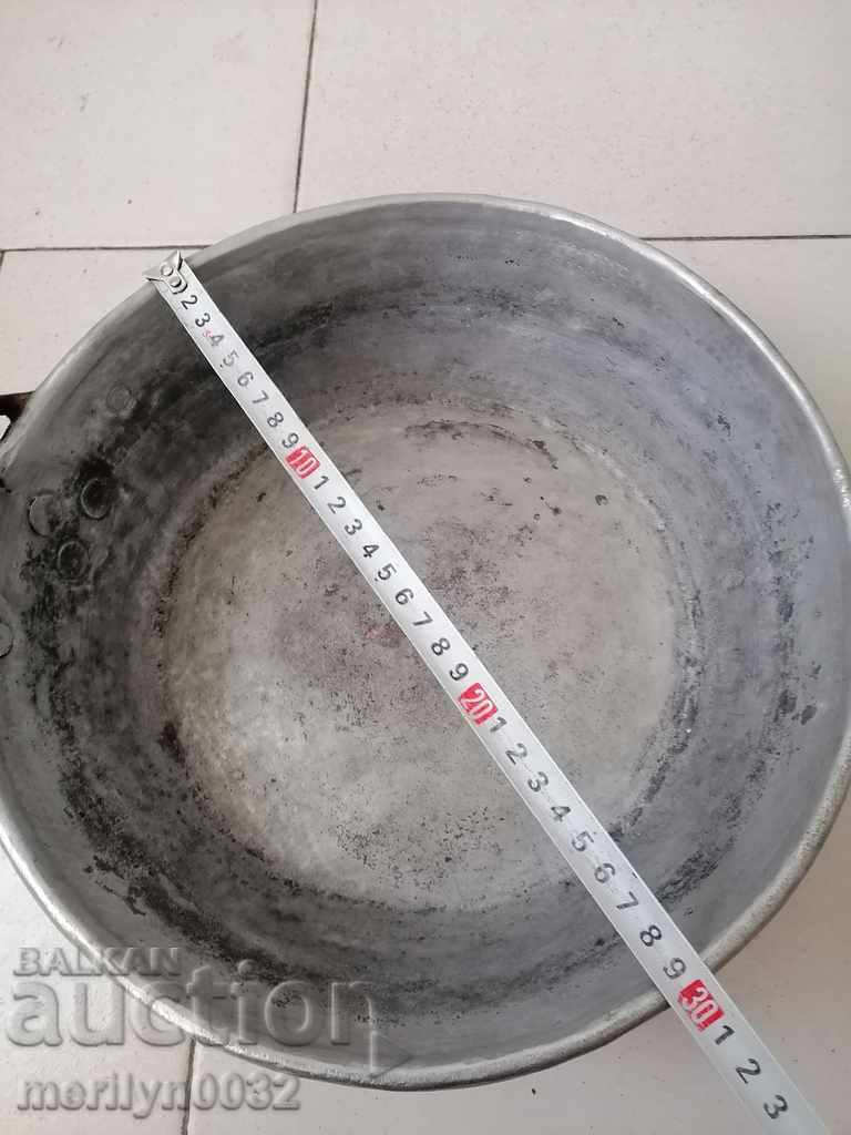 An old copper pan, a baker, a tray, a copper pot - 5 An old copper pan, a baker, a tray, a copper pot - 5