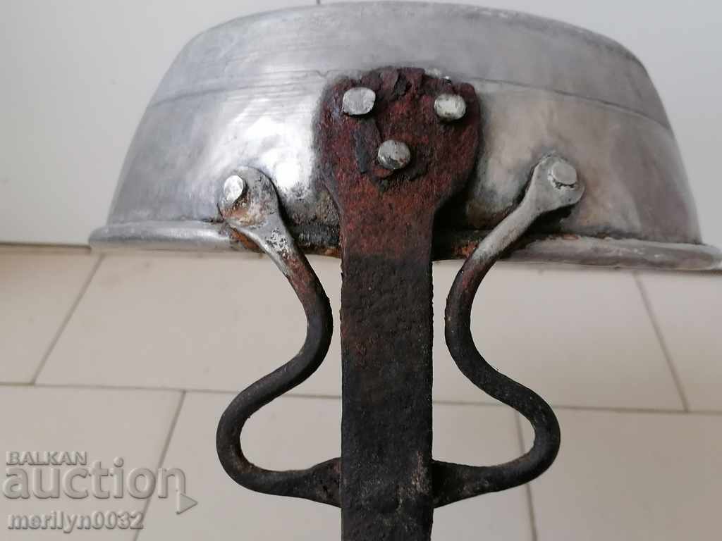 An old copper pan, a baker, a tray, a copper pot - 6 An old copper pan, a baker, a tray, a copper pot - 6