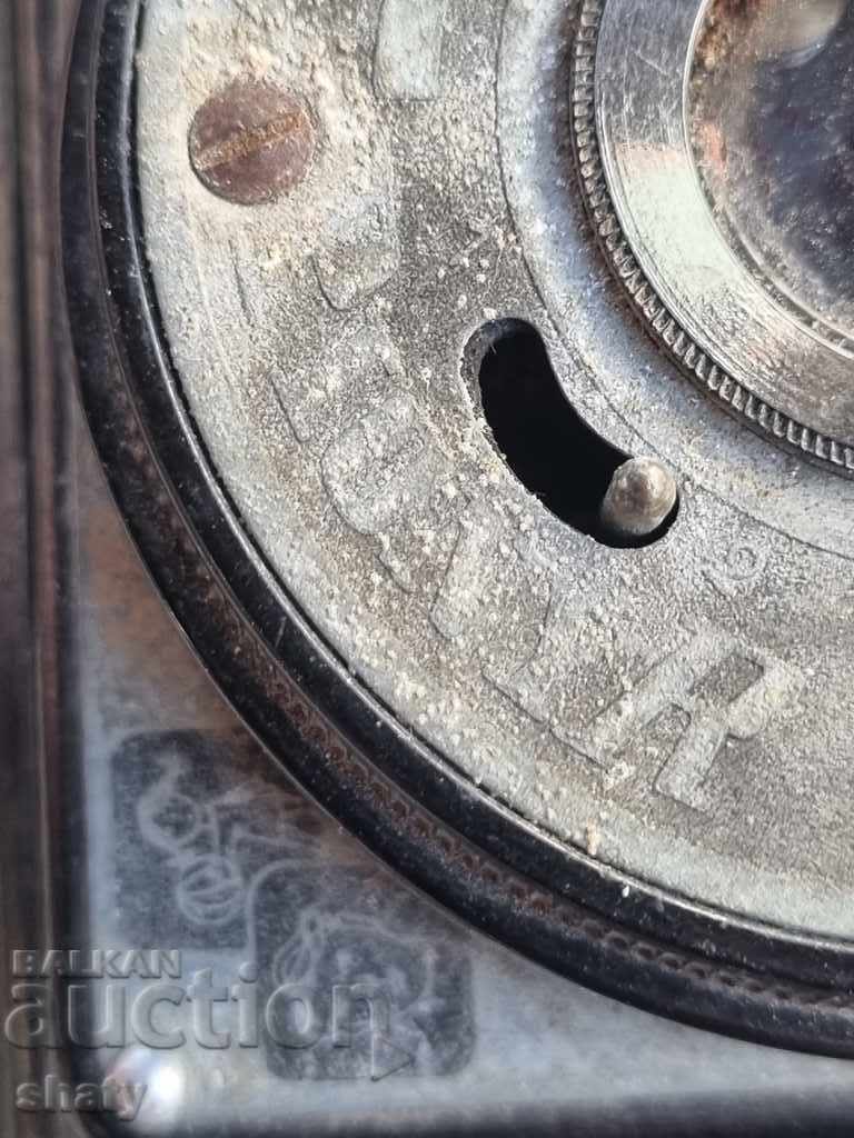 Auction  Old bakelite camera