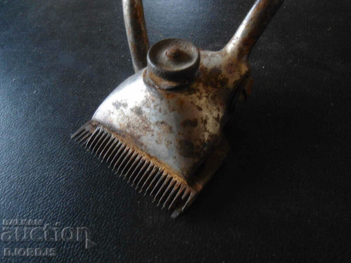 Old clipper, marking with price 3.00 BGN | € 1.53 Old clipper, marking with price 3.00 BGN | € 1.53