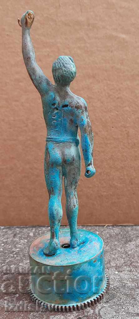 Delivery of Old bronze figure Delivery of Old bronze figure