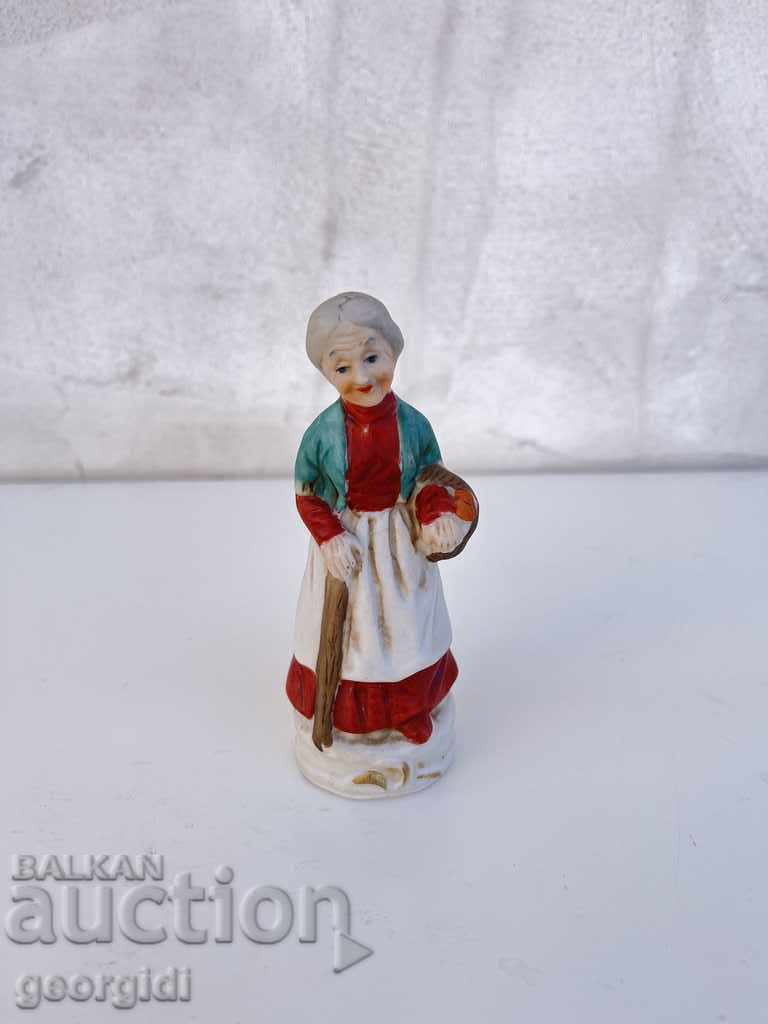 Porcelain figure of an old woman №1905