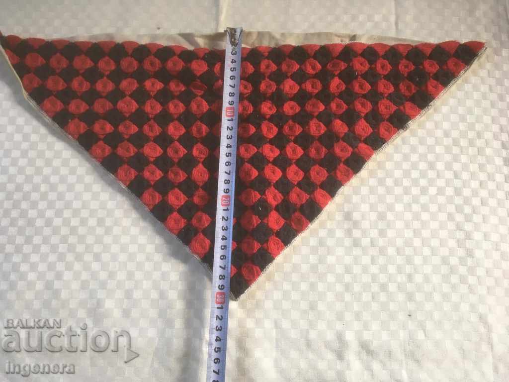 CUUT DE MÂNĂ TRIANGULAR ANTIC ETNIC cu preț 9.00 BGN | € 4.60 CUUT DE MÂNĂ TRIANGULAR ANTIC ETNIC cu preț 9.00 BGN | € 4.60