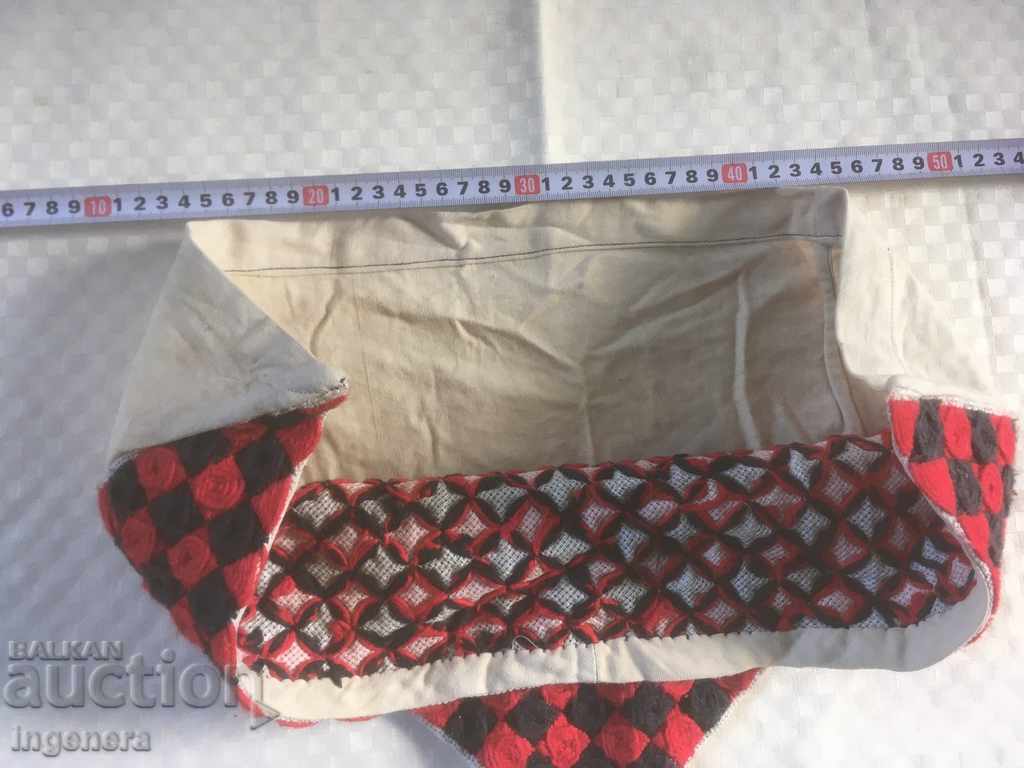 Licitație CUUT DE MÂNĂ TRIANGULAR ANTIC ETNIC Licitație CUUT DE MÂNĂ TRIANGULAR ANTIC ETNIC