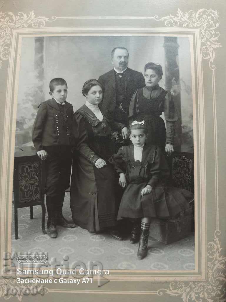 OLD FAMILY PHOTOGRAPHY