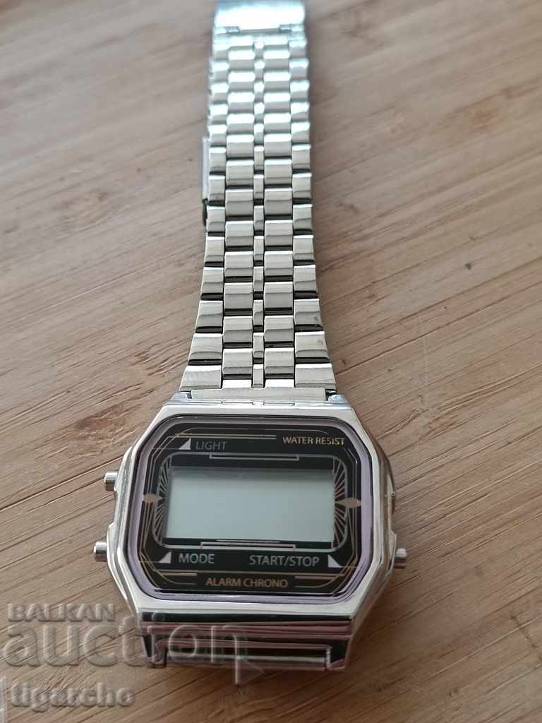 Auction Retro men's electronic watch Auction Retro men's electronic watch