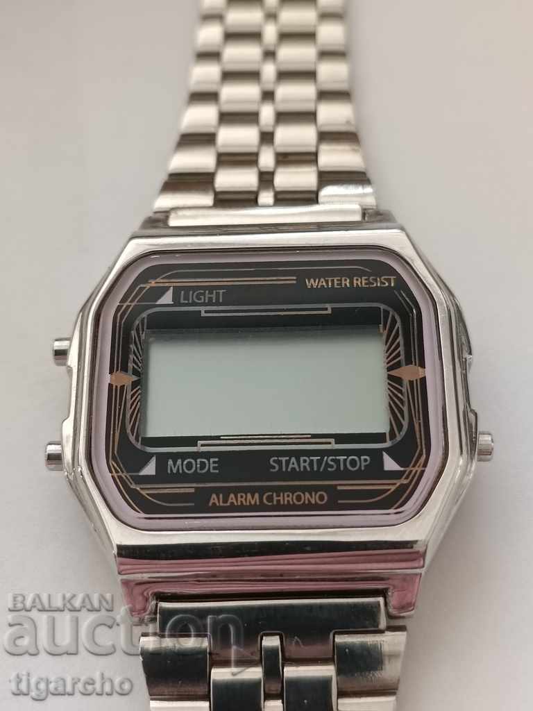 Retro men's electronic watch