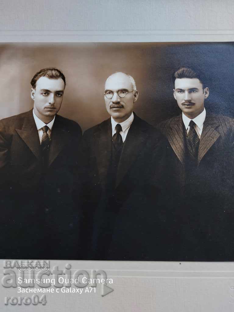 PHOTO A. VLADIKOV - SOFIA with price 11.11 BGN | € 5.68 PHOTO A. VLADIKOV - SOFIA with price 11.11 BGN | € 5.68