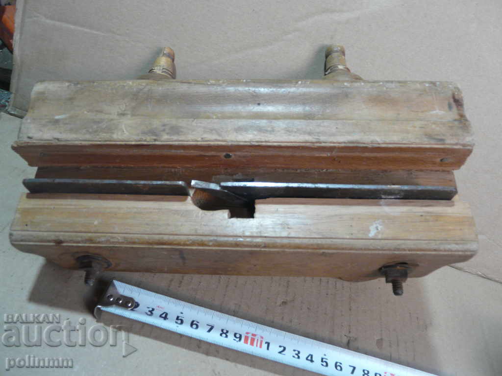 Old profile grater with price 40.00 BGN | € 20.45 Old profile grater with price 40.00 BGN | € 20.45