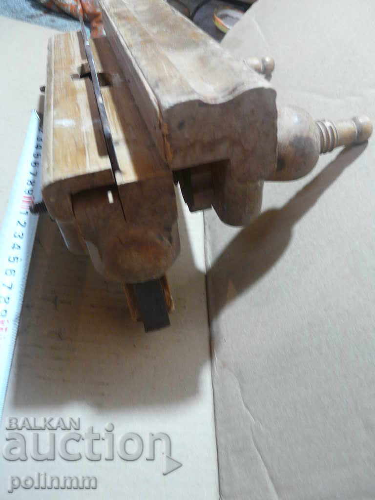 Auction Old profile grater Auction Old profile grater