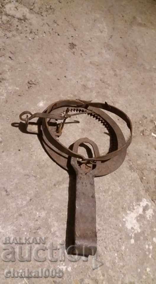 Auction  A large trap for wolves and jackals