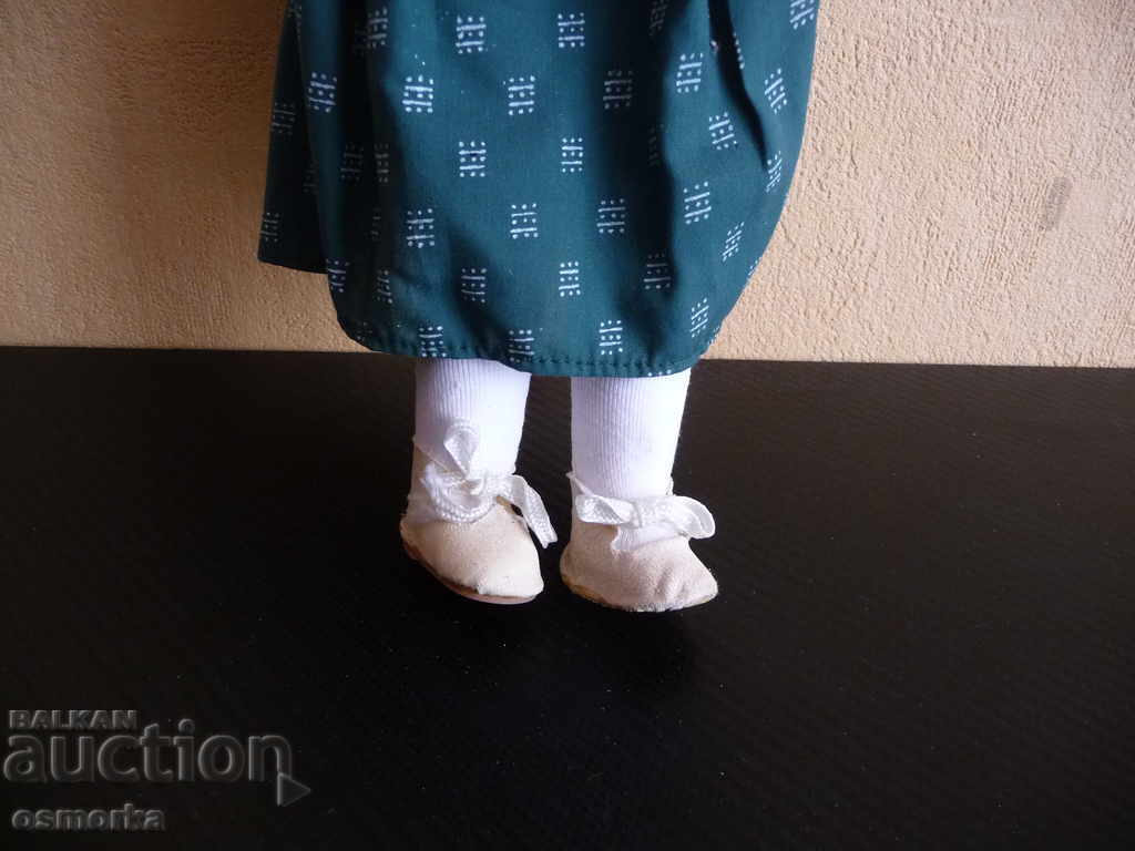 Delivery of Porcelain doll with green dress and ribbons cool Delivery of Porcelain doll with green dress and ribbons cool