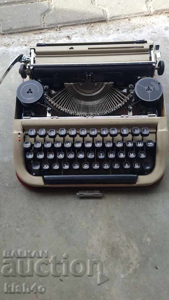 Mașină de scris „Maritsa 11”