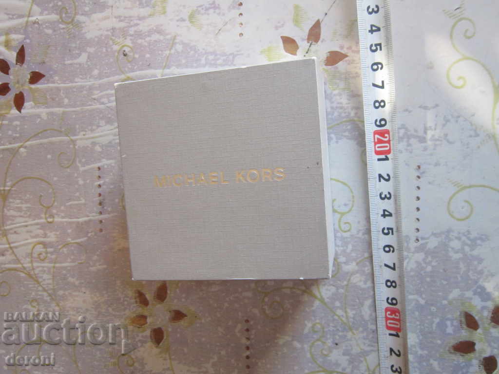 Υπέροχη θήκη ρολογιών Michael Kors με τιμή 15.00 BGN | € 7.67 Υπέροχη θήκη ρολογιών Michael Kors με τιμή 15.00 BGN | € 7.67