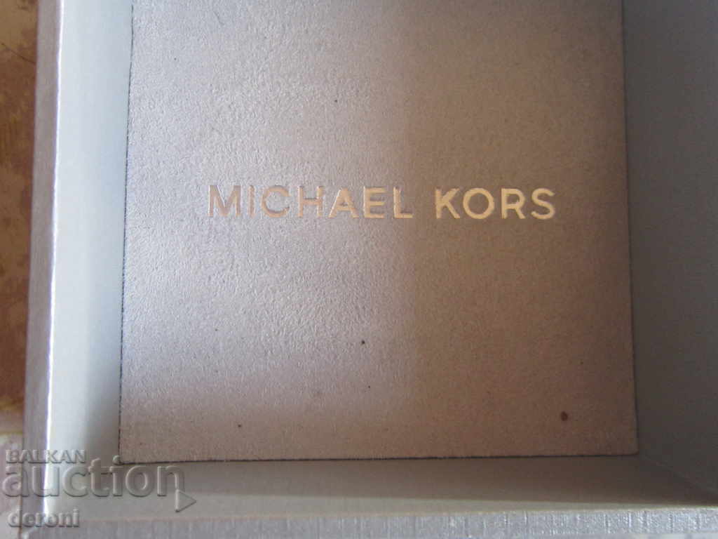 Παράδοση Υπέροχη θήκη ρολογιών Michael Kors Παράδοση Υπέροχη θήκη ρολογιών Michael Kors