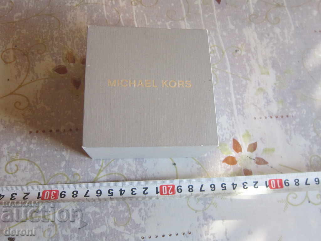 Страхотна  кутия за часовник Michael Kors