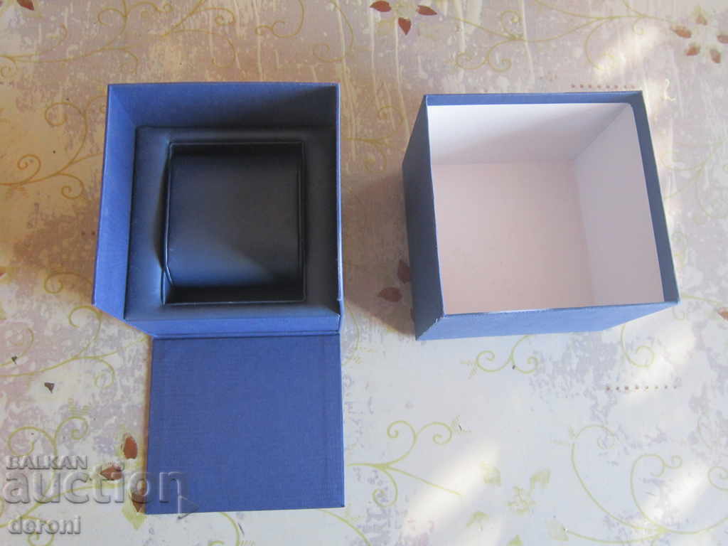 Auction Unique SWAROWSKI watch case Auction Unique SWAROWSKI watch case