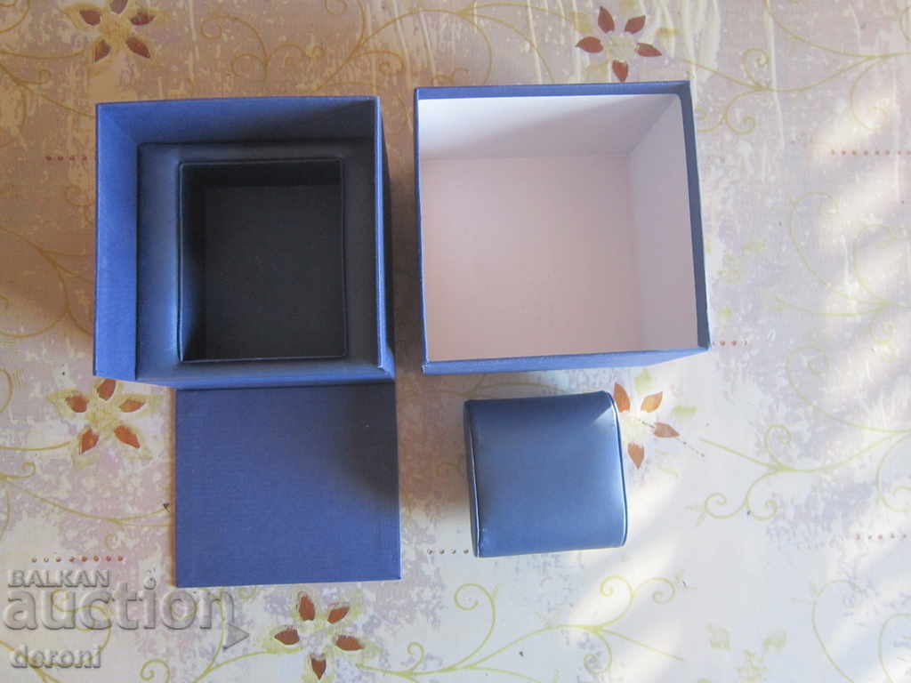 Delivery of Unique SWAROWSKI watch case Delivery of Unique SWAROWSKI watch case